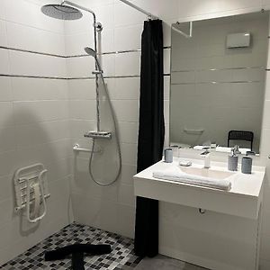 Chambre Lit King-Size avec Accès aux Personnes Handicapées